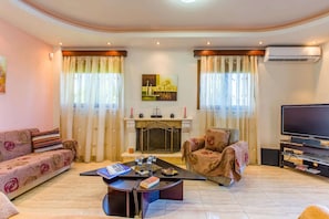 TV, fireplace, DVD player, table tennis - Popular Family Villa, A/C, Private Pool with Children's Section, Sea Views - 15 mins to the Beach! (Stalos)