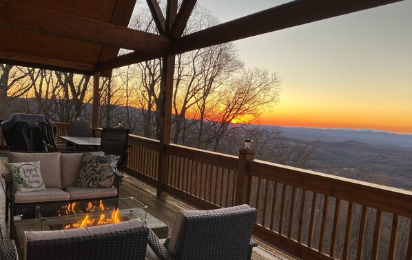 屋外ダイニングエリア