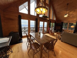 スマートテレビ、暖炉、DVD プレーヤー