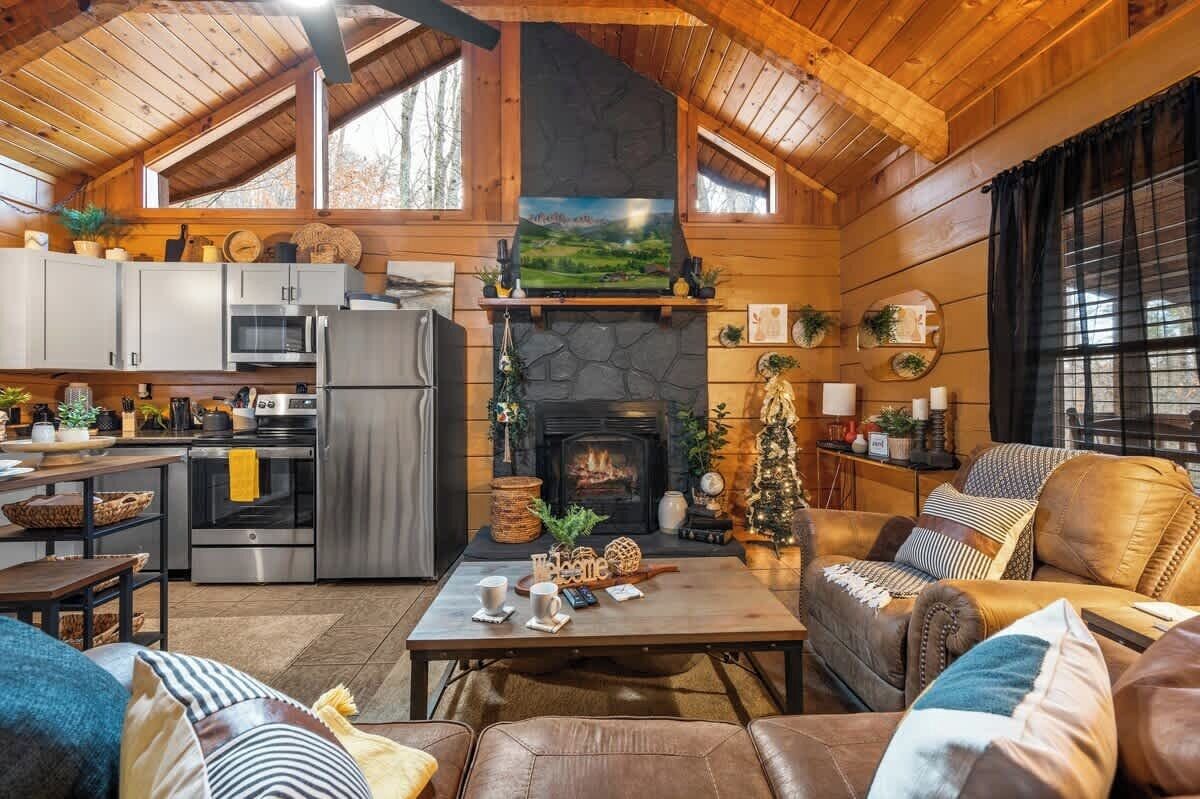 تلفزيون، مدفأة، مكتب