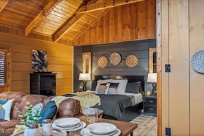 1 bedroom, iron/ironing board, travel cot, WiFi - Location-Quiet-HotTub-Fireplace (Pigeon Forge)