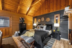 1 bedroom, iron/ironing board, travel crib, WiFi - Location-Quiet-HotTub-Fireplace (Pigeon Forge)