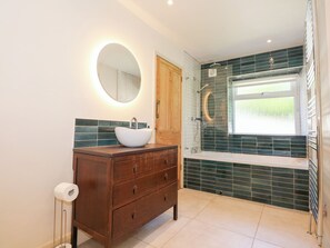 Cottage | Bathroom | Shower - Ysgubor Maen Y Bardd (Conwy)