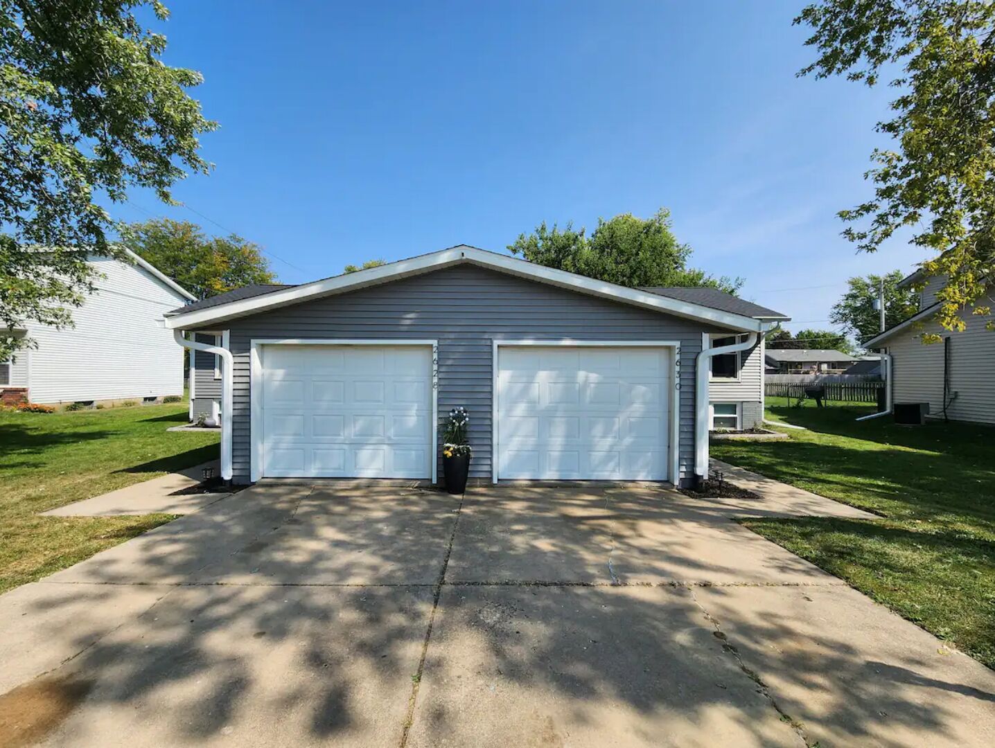 Entire duplex both sides. This is close to Airport and highway for easy access

