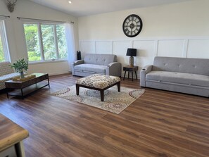 Smart-TV, Kamin, Tischfußball