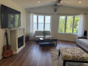 TV connectée, cheminée, baby-foot