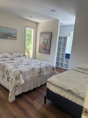 5 bedrooms, iron/ironing board, free WiFi, bed sheets
