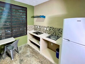 Réfrigérateur, cafetière/bouilloire