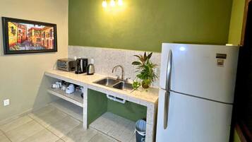 Cafetera/tetera, refrigerador