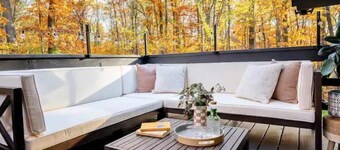 NEW: Chalet Getaway, 5 min to Main St