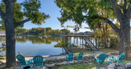 ParadiZe on Lake LBJ Open water 6 Bed 5 Bth Boat slip 2 jet ski ramps