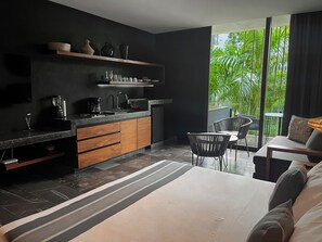 1 soverom, safe på rommet, strykejern/-brett og wi-fi (inkludert)