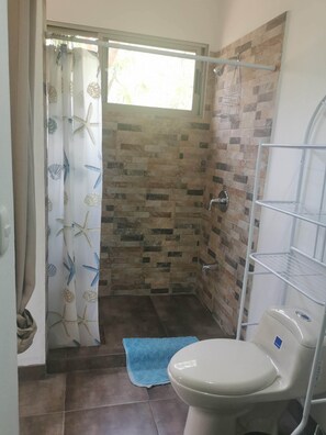 Comfort Double Room, 1 Queen Bed, Non Smoking, Garden View | Bathroom | Shower, towels, soap, toilet paper - Guest house Casa Avi Fauna (Sardinal)