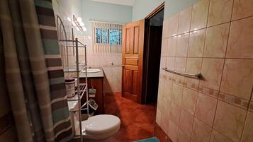 Superior Double Room, 1 Katil Ratu (Queen), Non Smoking | Bilik Mandi | Pancuran mandi, tuala disediakan, sabun, tisu tandas