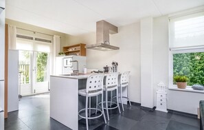 Fridge, oven, dishwasher, cookware/dishes/utensils