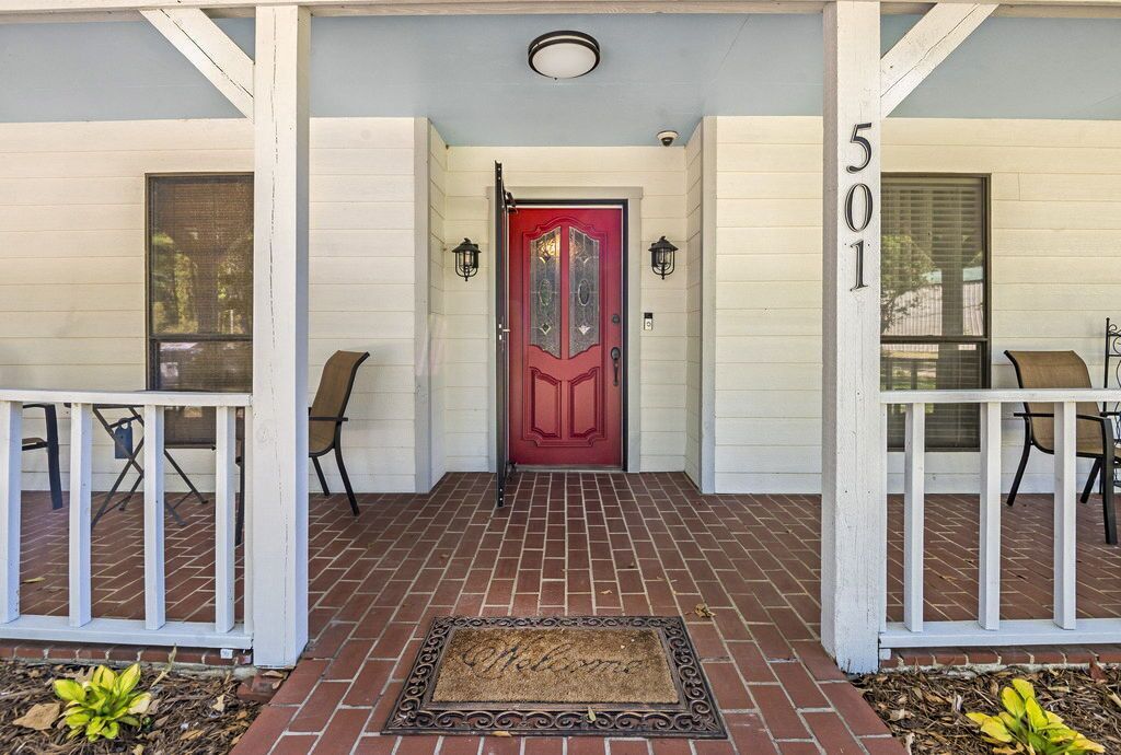 PREMIER LAKE FRONT ON SAM RAYBURN UPDATED 2023  650 FT OF  SANDY BEACH SHORELINE