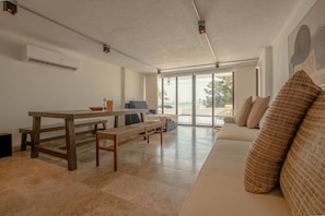 House, 4 Bedrooms | Living area | 40-inch Smart TV with cable channels