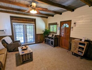 スマートテレビ、暖炉、書庫