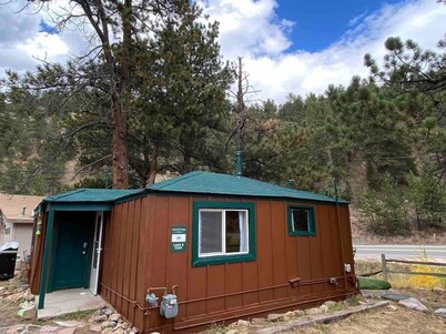 Dog-friendly Lewis & Clark Cabin on Coal Creek - Boulder/Golden