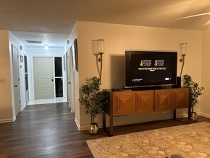 Interior - Welcome to Cape Coral Florida
This home is no longer available 10-2024 (Cape Coral)