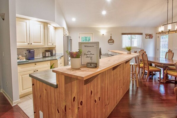 Fridge, microwave, oven, stovetop - Dog-friendly Chattanooga Country Home + Pool + Firepit-relaxing (McDonald)