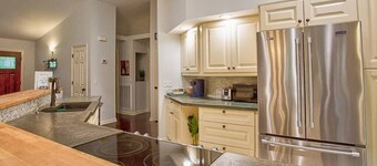 Chattanooga Country Home + Pool + Firepit-relaxing + Dog-friendly