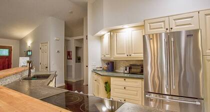 Chattanooga Country Home + Pool + Firepit-relaxing + Dog-friendly