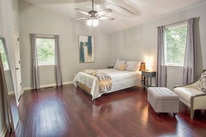 4 habitaciones, escritorio, tabla de planchar con plancha y wifi gratis 