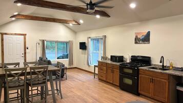 Classic Cabin | Free WiFi, bed sheets