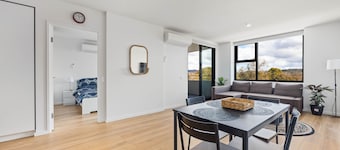 Spacious and Brand New 2bd 2bth uniti in Dickson with free parking and WiFi