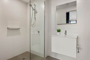 Haartrockner, Handtücher, Seife, Shampoo