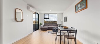 Spacious and Brand New 2bd 2bth uniti in Dickson with free parking and WiFi 