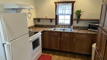 Standard Cottage | Private kitchen | Full-sized fridge, microwave, oven, stovetop
