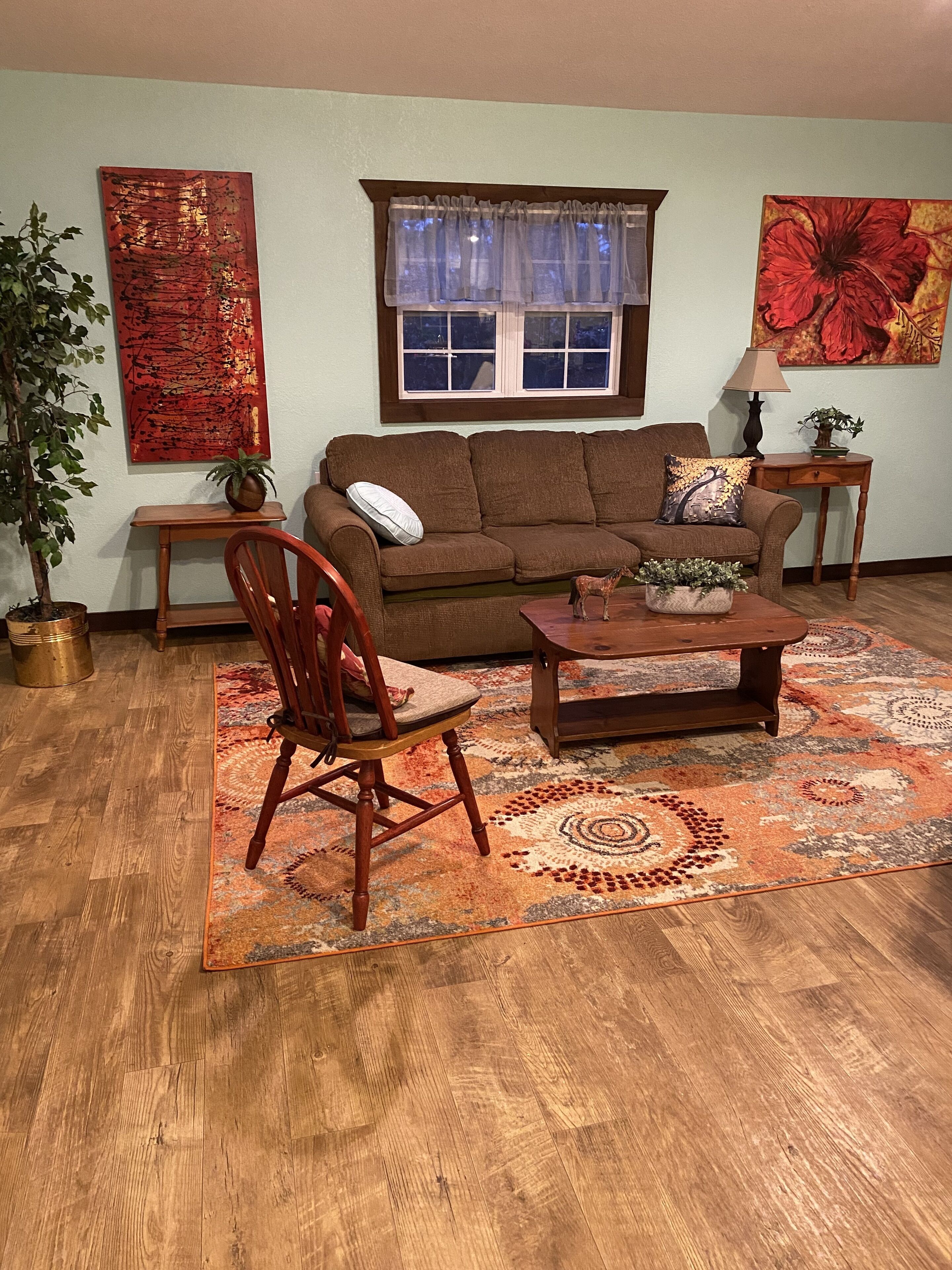 Cottage Standar | Area keluarga | Televisi 32-inci dengan saluran TV digital, pemutar DVD, dan printer