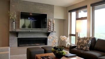 Smart TV, fireplace