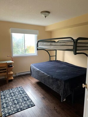 2 bedrooms, desk, iron/ironing board, free WiFi