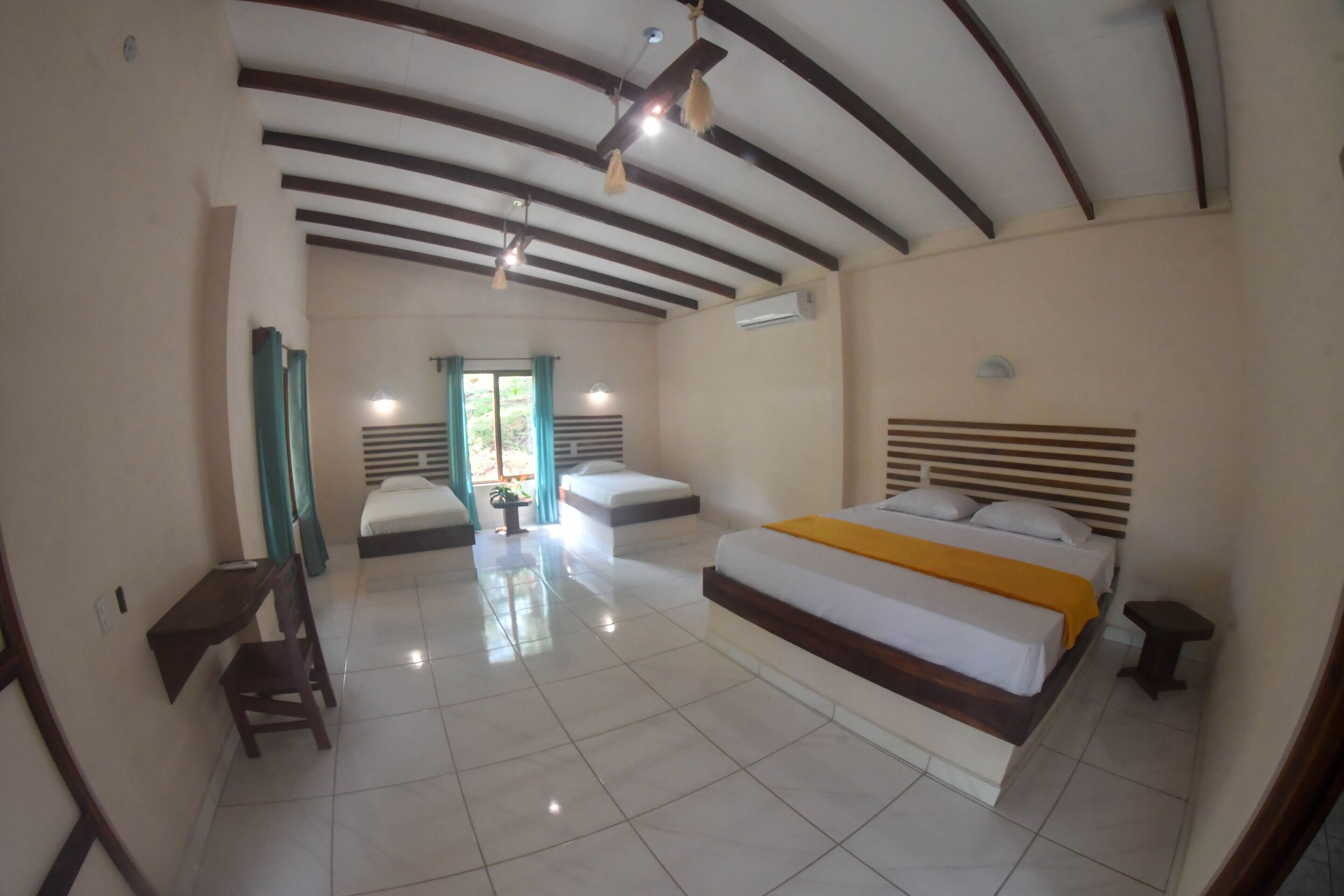 Chalet estándar | 1 habitación, ropa de cama de alta calidad, escritorio y wifi gratis 