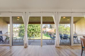 Interior - Mid-Century Modern Oasis (Bermuda Dunes)