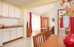 Dining - Awesome apartment in Baska Voda (Baska Voda)