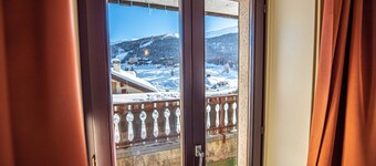 Convenience, comfort and atmosphere at your fingertips.