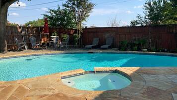 Piscina all'aperto, una piscina riscaldata