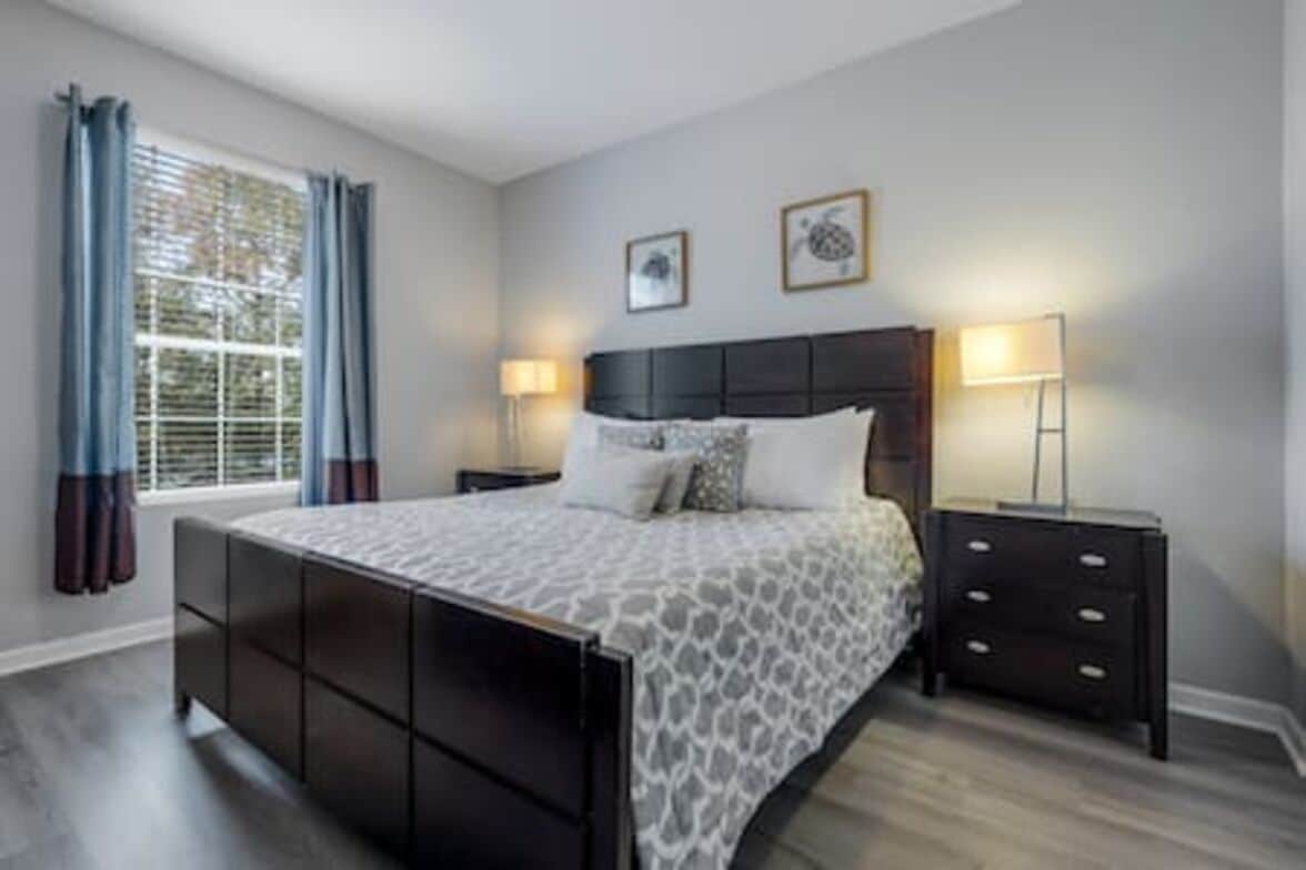 3 slaapkamers, een strijkplank/strijkijzer, reisbedje, wifi