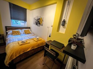 1 bedroom, desk, iron/ironing board, free WiFi - Cosy 1 bedroom flat with FREE parking & FAST WiFi near Birmingham city centre. (Birmingham)