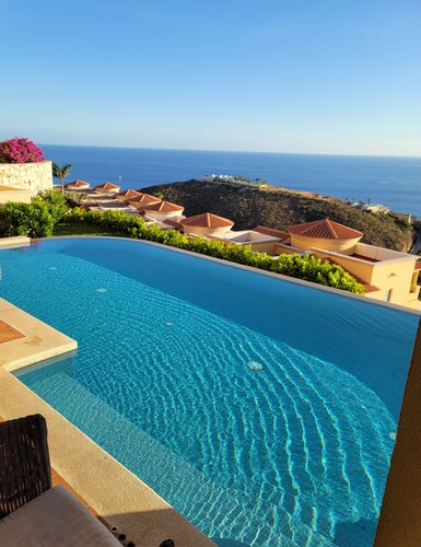 Montecristo Villa, Overlooking the Ocean