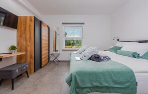 2 bedrooms, travel cot, free WiFi, bed sheets - Stunning home in Smiljansko Polje (Smiljansko Polje)