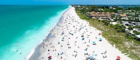Beach nearby, sun-loungers, beach towels