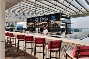 Bar (on property) - 532 SEVEN PALM by Design Studio (Dubai)