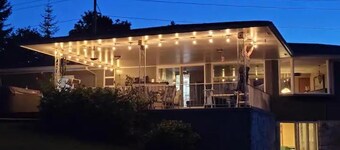 Private country home, Mt. Hood view, hot tub, full kitchen, business class Wi-Fi