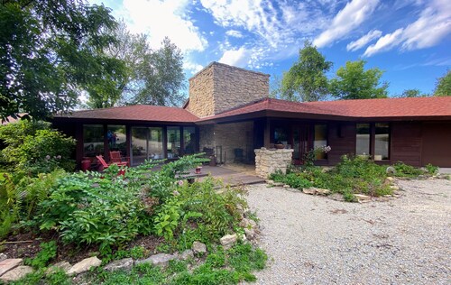 Elegant country retreat near Spring Green w expansive views of Driftless Region