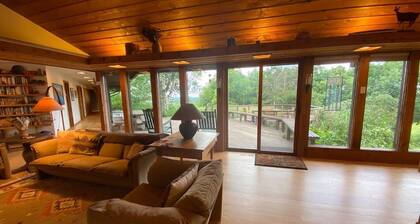 Elegant country retreat near Spring Green w expansive views of Driftless Region